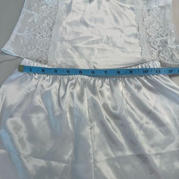 Elegant White Lace Sleepwear Set - Picture 5 of 8